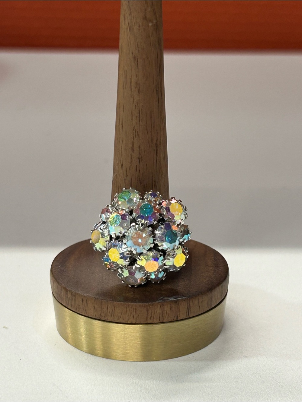 Beautiful vintage aurora glass crystal cocktail ring
